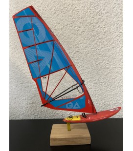 MINIATURE VOILE GAASTRA BLEU ET ROUGE +PLANCHE TABOU ROUGE ET JAUNE