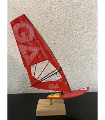 MINIATURE VOILE GAASTRA ROUGE +PLANCHE TABOU ROUGE ET JAUNE